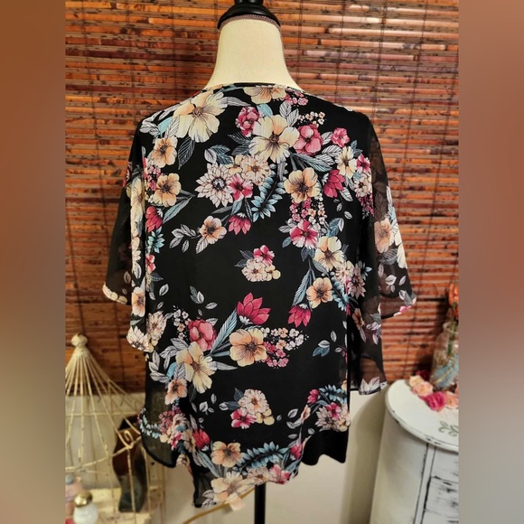 Kut from the Kloth Black and Cream Patterned Top - Picture 3 of 4